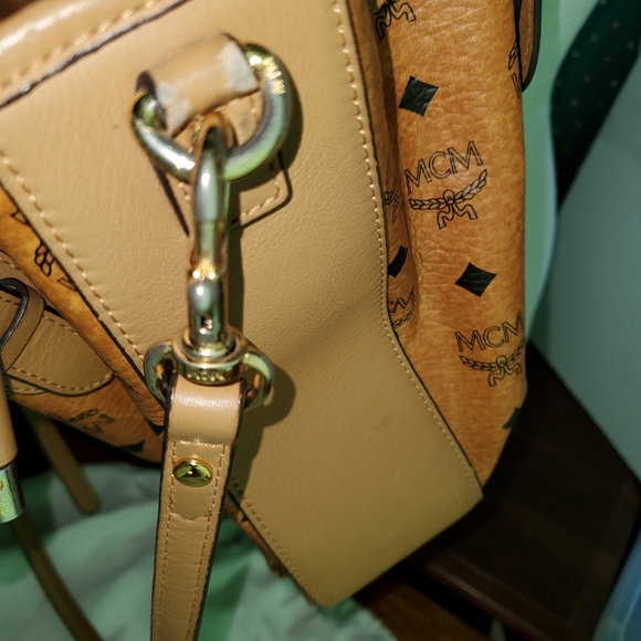 COPY - MCM EUC VISESTOS LEATHER DRAWSTRING CROSSBODY TOTE - Picture 9 of 13